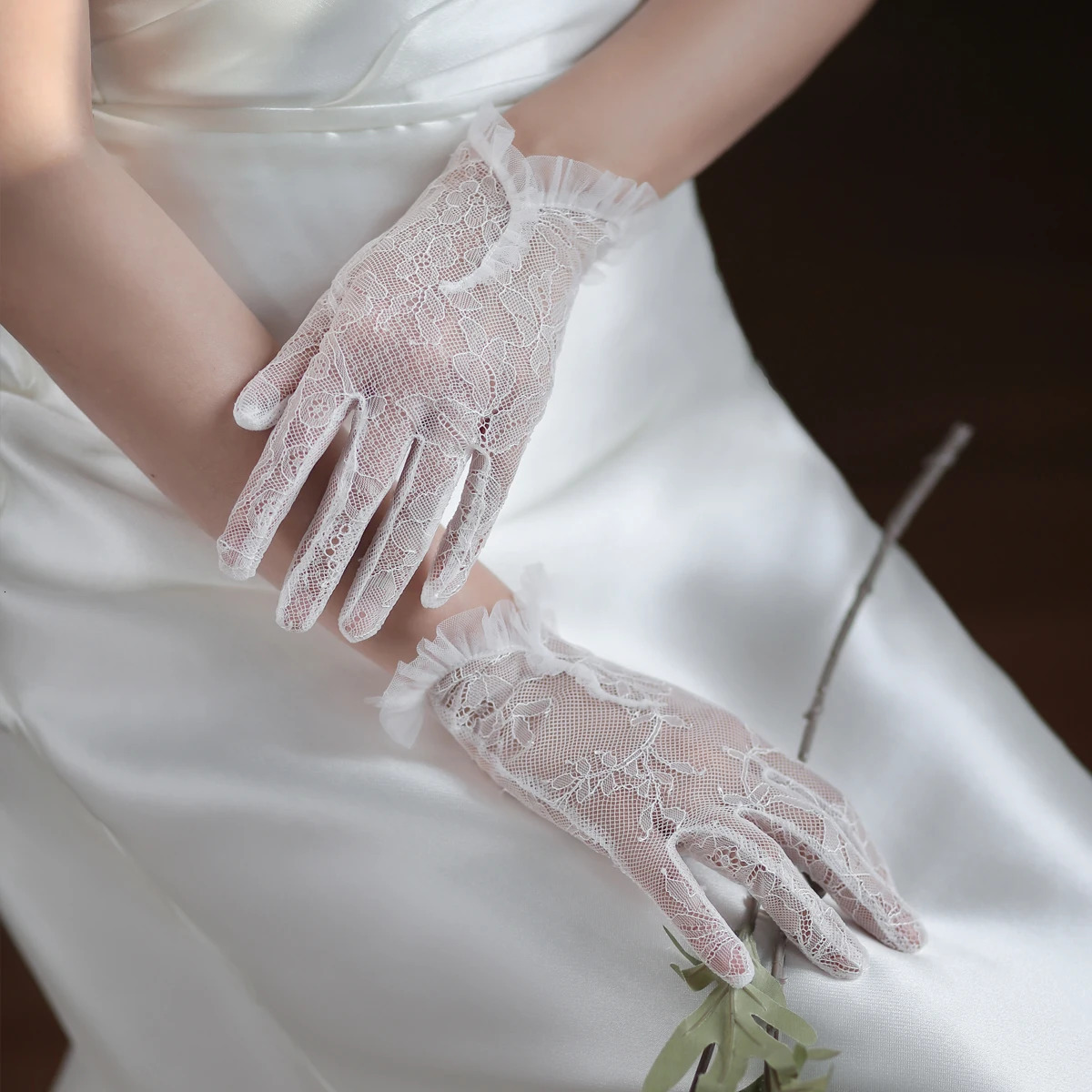 WG061 Wedding Bridal Handmade Gloves Tulle Ruffled Edge Lace Appliqued Short White Bridesmaid Pageant Prom Gloves 250520