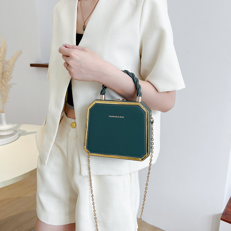 French Chain Box for Women 2025 New and Versatile Single Shoulder Crossbody Fashionable Handheld Small Square Bag