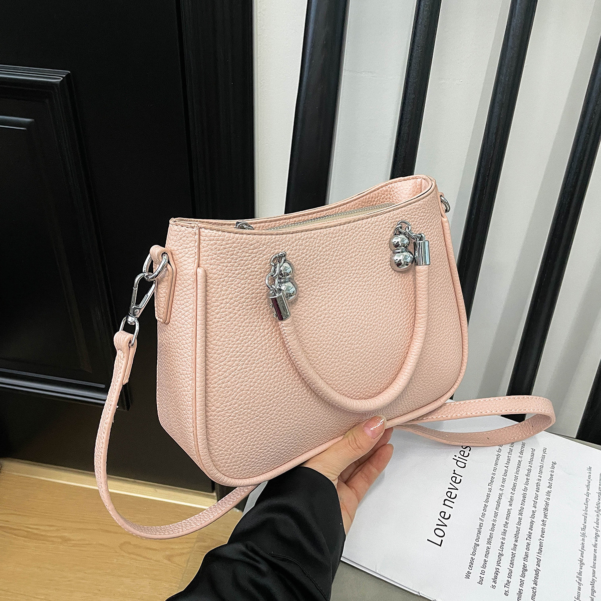 2025 New Trend Women's Underarm Bag Flow Multi functional Fashion Lychee Pattern Single Shoulder Crossbody Bag Solid Color Trendy Designer Versat