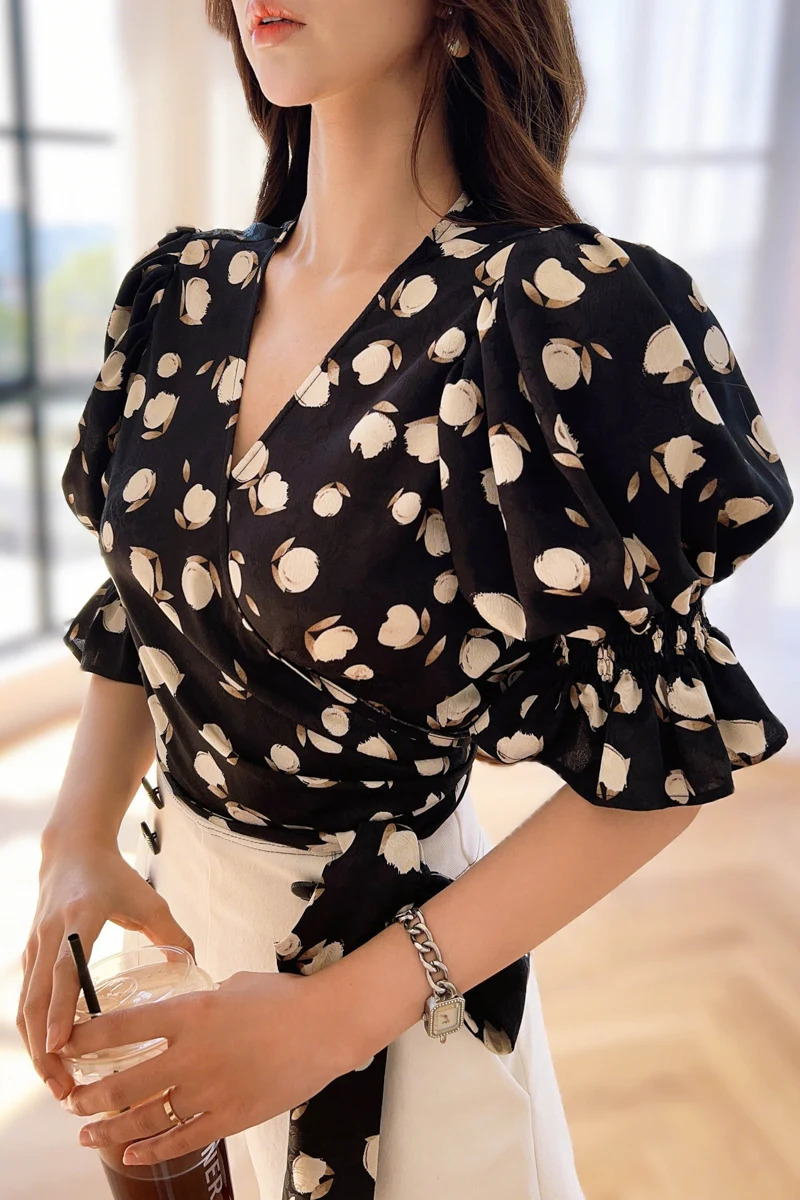 Summer Print Shirt Womens Tops Jacquard Puff Sleeve Asymmertrical V Neck Blouses Basics Y2K DABUWAWA DM2BST002 250520