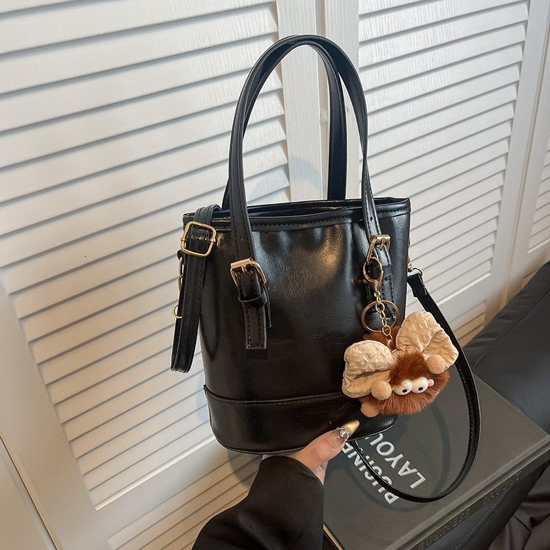 Free Delivery Designer Bag This Year's Popular Casual S For Women The 2025 New Trendy Crossbody Bucket High End Texture Maillard Shoulder Luxury 