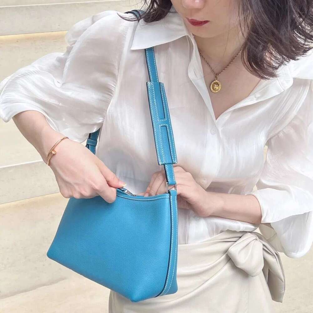 new niche underarm lunch box single shoulder crossbody large capacity commuting leather women s bag simple top layer cowhide