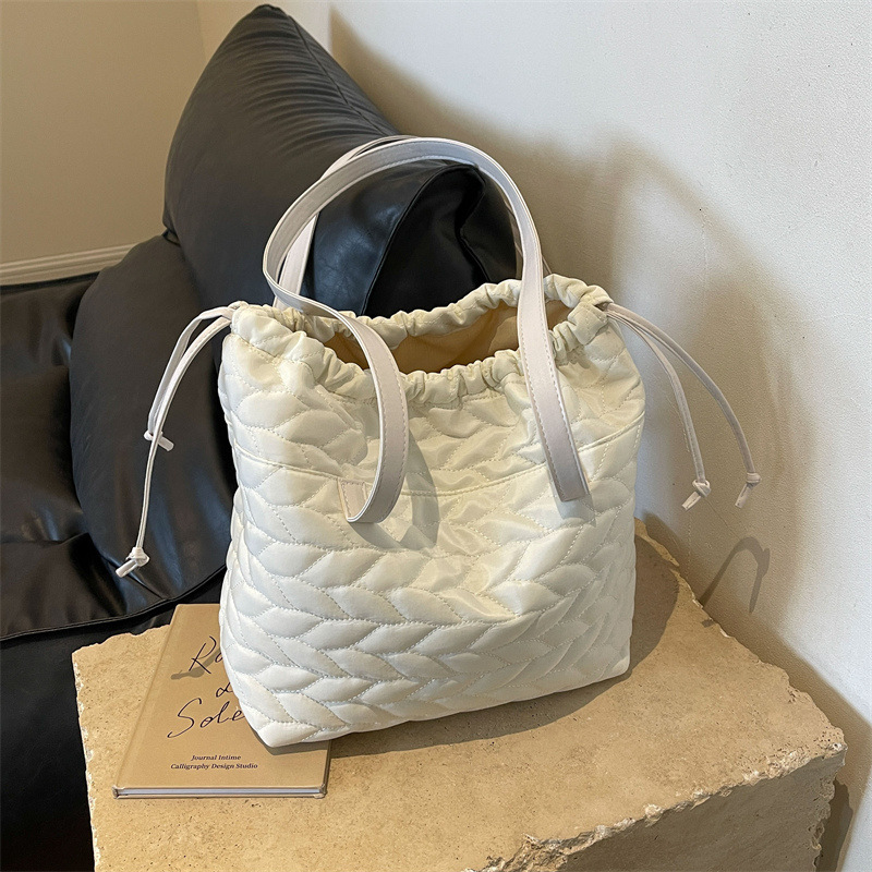 Free Delivery Designer Bag Nylon Cloth For Women Large Capacity 2025 New Autumn And Winter Versatile Shoulder Fabric High End Sensory Communication Fr