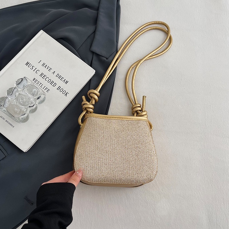 Free Delivery Designer Bag Niche Design Texture 2025 Summer Collection Solid Color Versatile Western Commuter Bucket Single Shoulder Crossbody Bag Lux