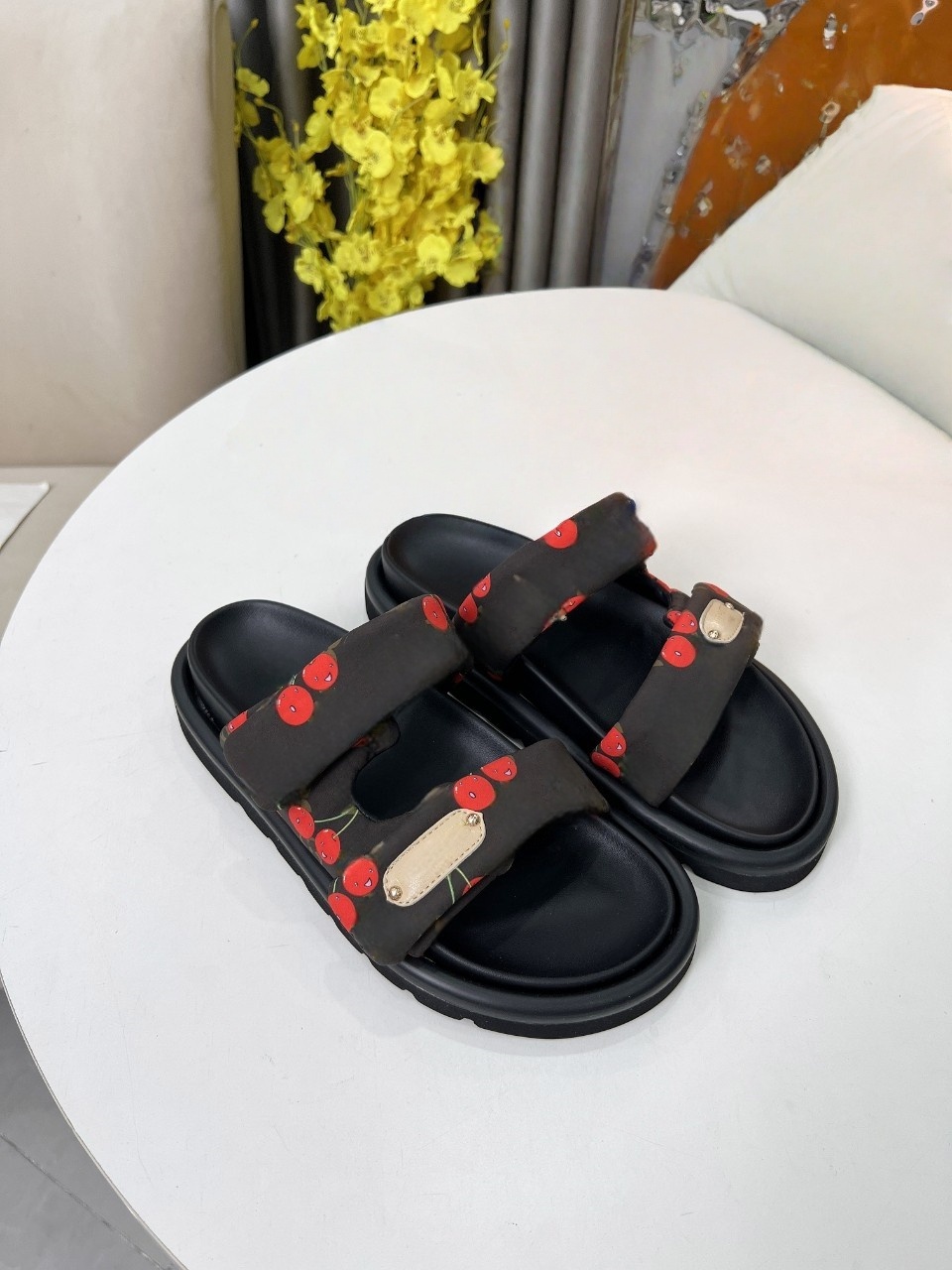 Fashion Womens Real Leather Strap Buckle Slippers Flat Open Toe Summer Beach Slides Sliders Shoes
