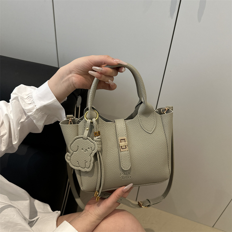 Free Delivery Designer Bag Large Capacity For Women's Spring And Summer Versatile 2025 New Korean Version Casual Crossbody Popular Bucket This Ye