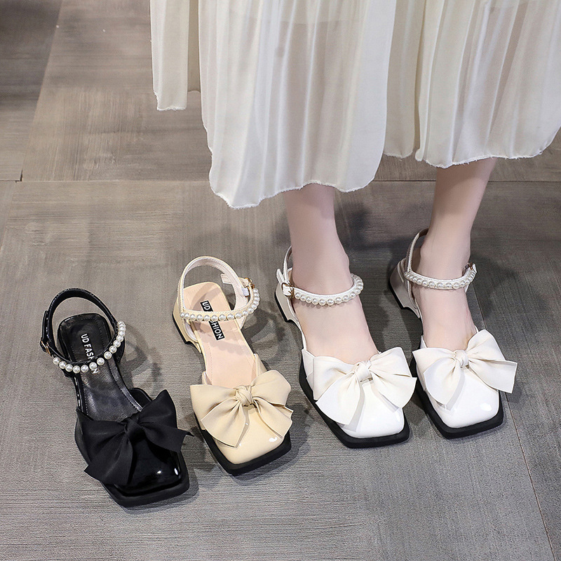Free shipping, designer bow-bow sandals for women, 2025 summer new thick-heeled high heels, low heels, fashionable pearl one-strap, versatile