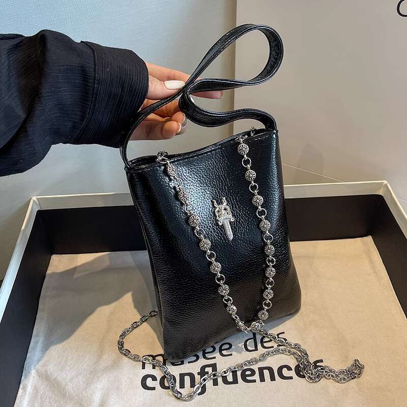 Korean Ins stylish mini 2025 new texture mobile phone handbag single shoulder chain small square bag