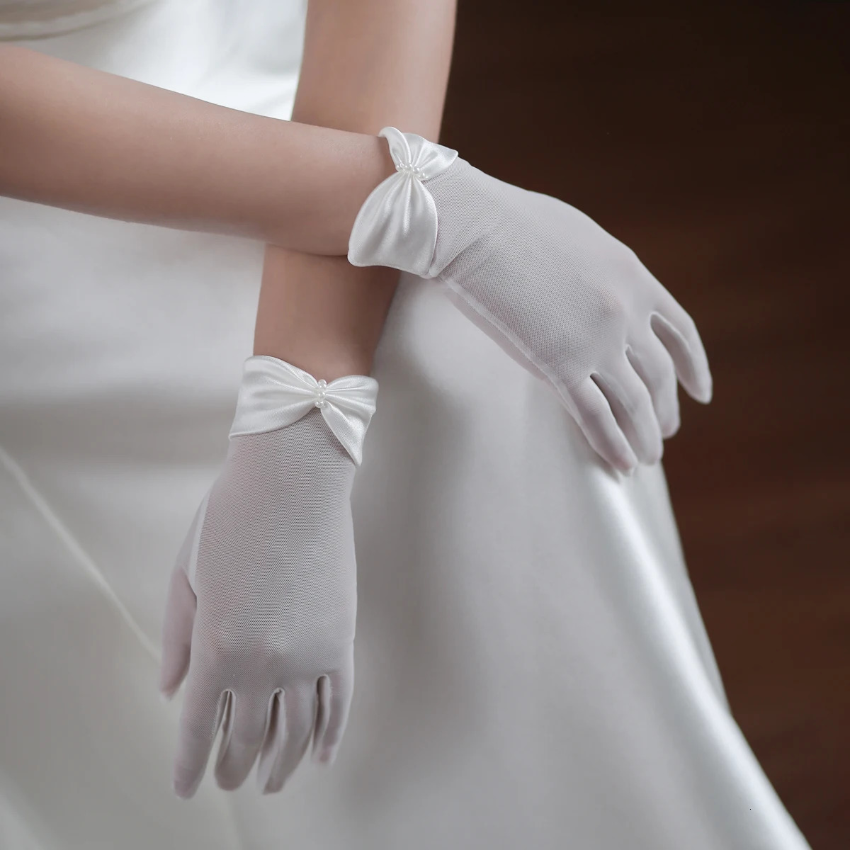 WG058 Wedding Bridal White Handmade Gloves Satin-Pearl Bow Finger Wrist Short Gloves Women Prom Pageant Handschuh 250520