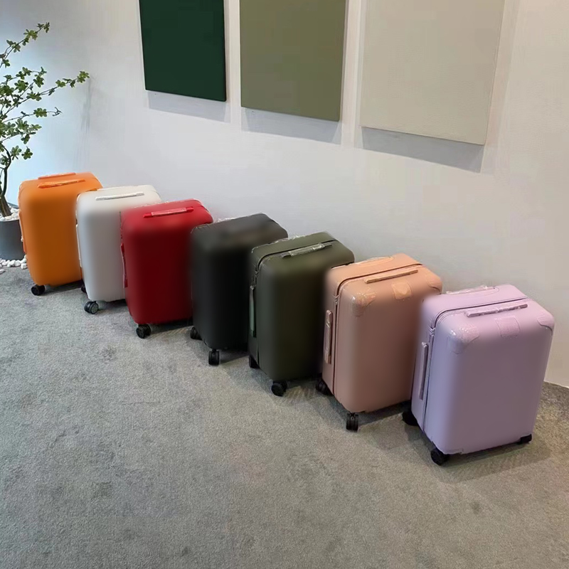 Suitcase in RIM0 pc with smooth universal wheels with anti-spin core anti-theft and anti-burst zips luggage available in 5 sizes