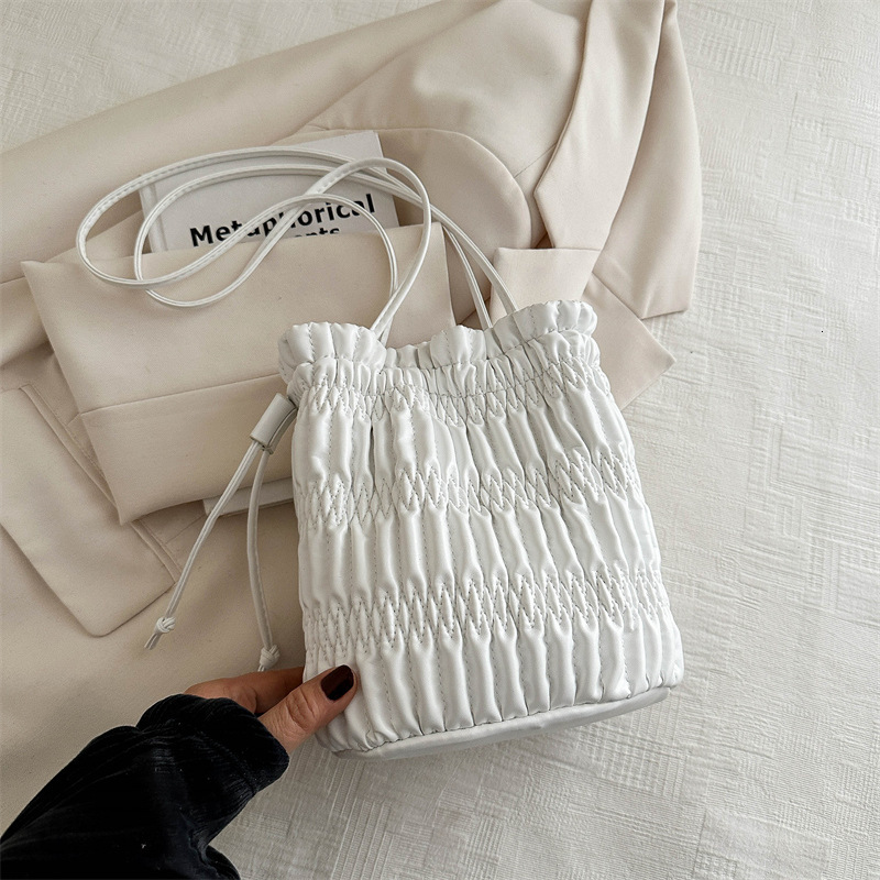 Free Delivery Designer Bag Internet Celebrity Fashion Gentle Pleated Single Shoulder 2025 Spring New Versatile Ins Armpit Bucket For Women Luxury Bag