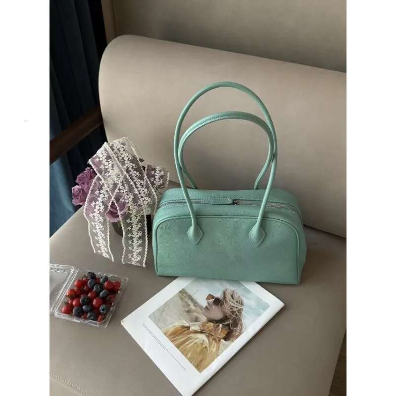 High Quality Designer Bags VOAETEC 2025 New Korean Version Niche Design First-Layer Cowhide Boston Commuter Leisure Large-Capacity Shoulder Bag Luxury