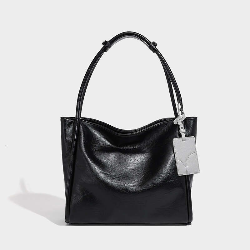 Women's handbag designer high-quality women's large capacity commuting handbag autumn and winter new item niche black shoulder bag