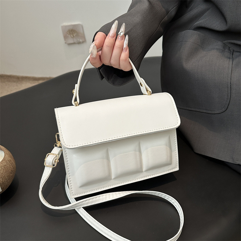 Free Delivery Designer Bag 2025 Fashion Versatile Western Simple Small Exquisite Temperament Cross Shoulder Hand For Women Instagram Luxury Bag