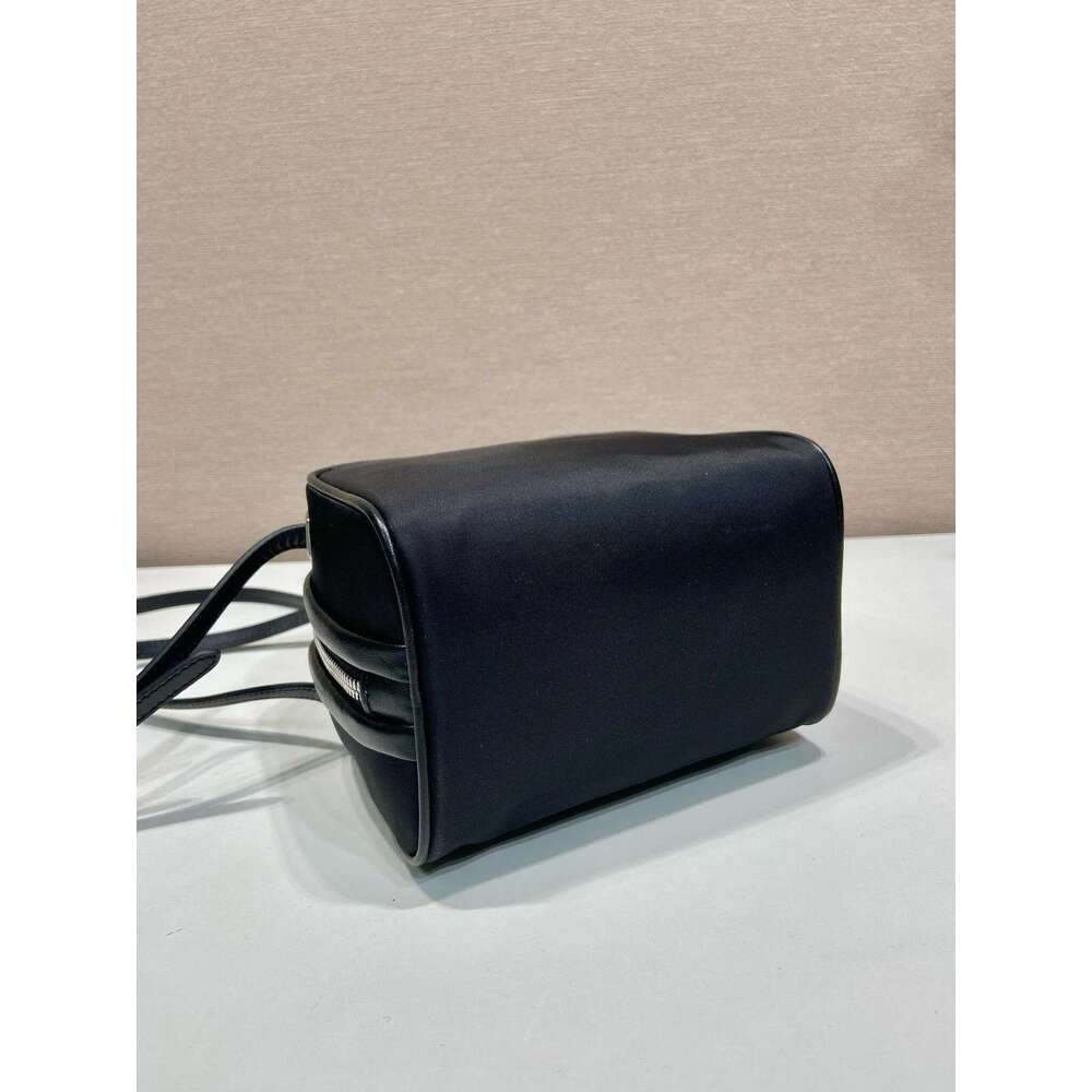 Postman Crossbody Waterproof Storage Bag Canvas With Calf Leather Material 2025 New High-Quality Simple Versatile