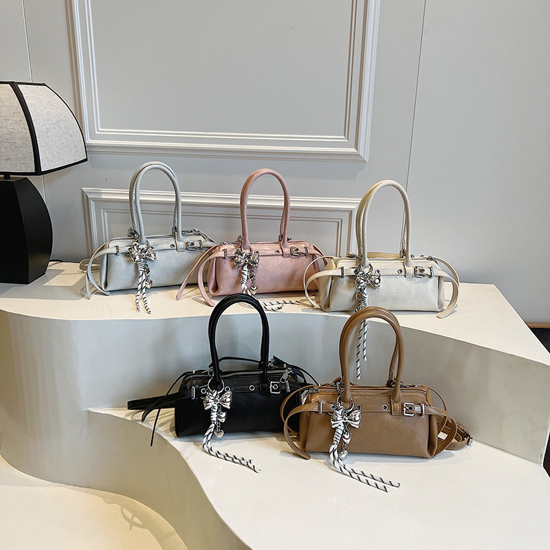 Handheld fashionable casual baguette for women in spring 2025 new high-end and versatile commuting shoulder crossbody bag