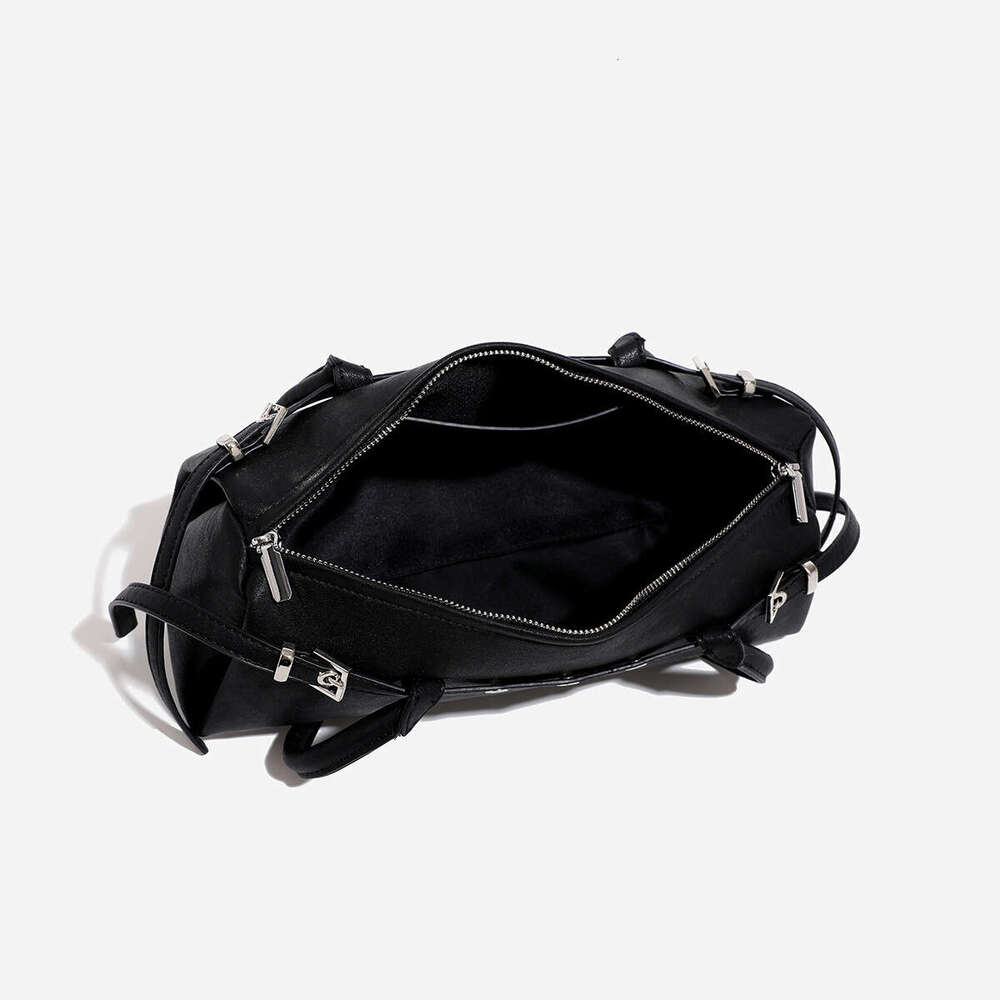 Motorcycle style stick women's 2025 new high-end sausage bag, vegetable tanned leather commuting single shoulder armpit bag
