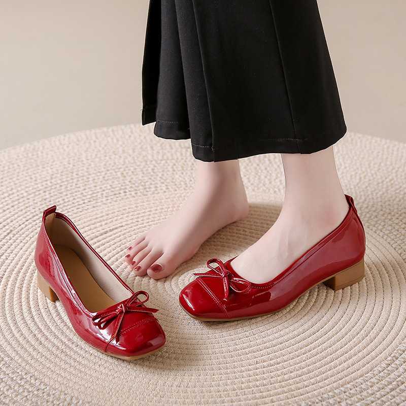 Free shipping. Designer's 2025 new casual commuting style with a small chanel-style bow, retro single shoe for women, French fashion, versatile a