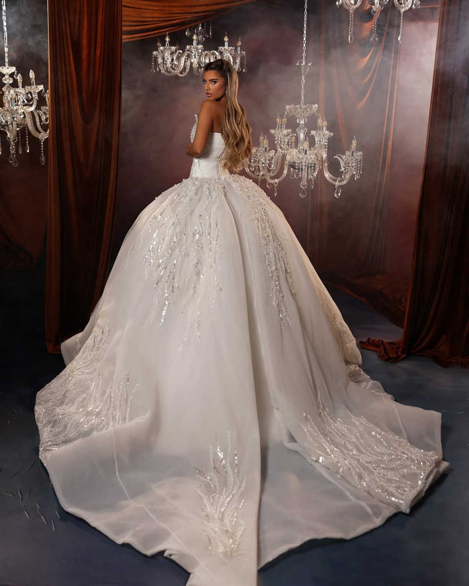 Luxurious Strapless Wedding Dress Ball Gown Elegant Sequined Lace Bridal Dress Customized Sleeveless vestidos de novia