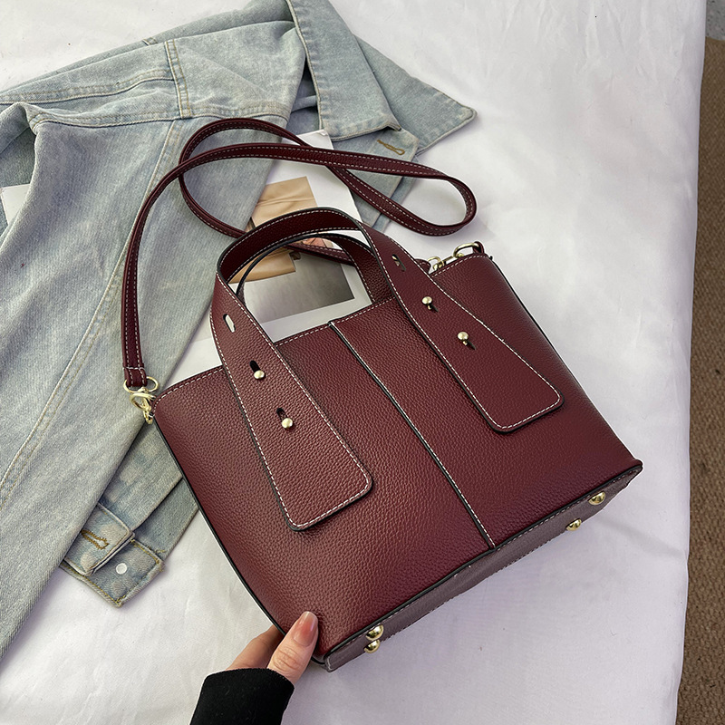 Free Delivery Designer Bag Small Niche Hand For Women 2025 Autumn And Winter Fashion Stylish Diagonal Cross Shoulder Large Capacity Bucket Luxury Bag