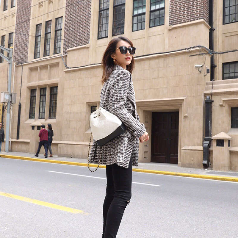Xiaoxiangfeng Lingge Chain Bucket Bag for Women New Trendy Internet Celebrity Stray Genuine Leather s Single Shoulder Backpack