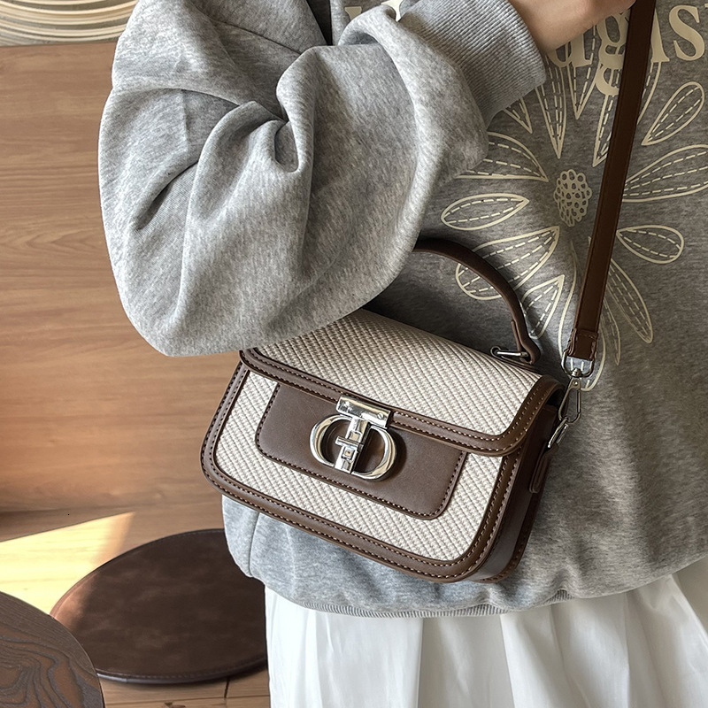 Korean Fashion Handheld Small Square for Women 2025 New Style Color Contrasting High end Versatile Commuter Single Shoulder Crossbody Bag