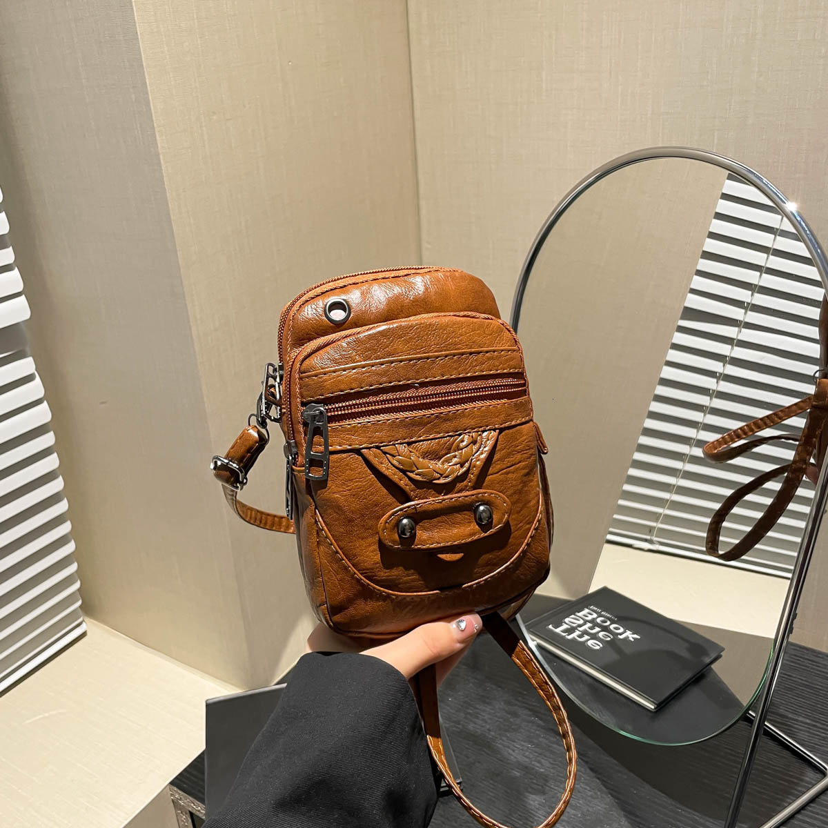 Mobile women's 2025 new trendy and textured shoulder bag commuting soft leather stylish crossbody bag