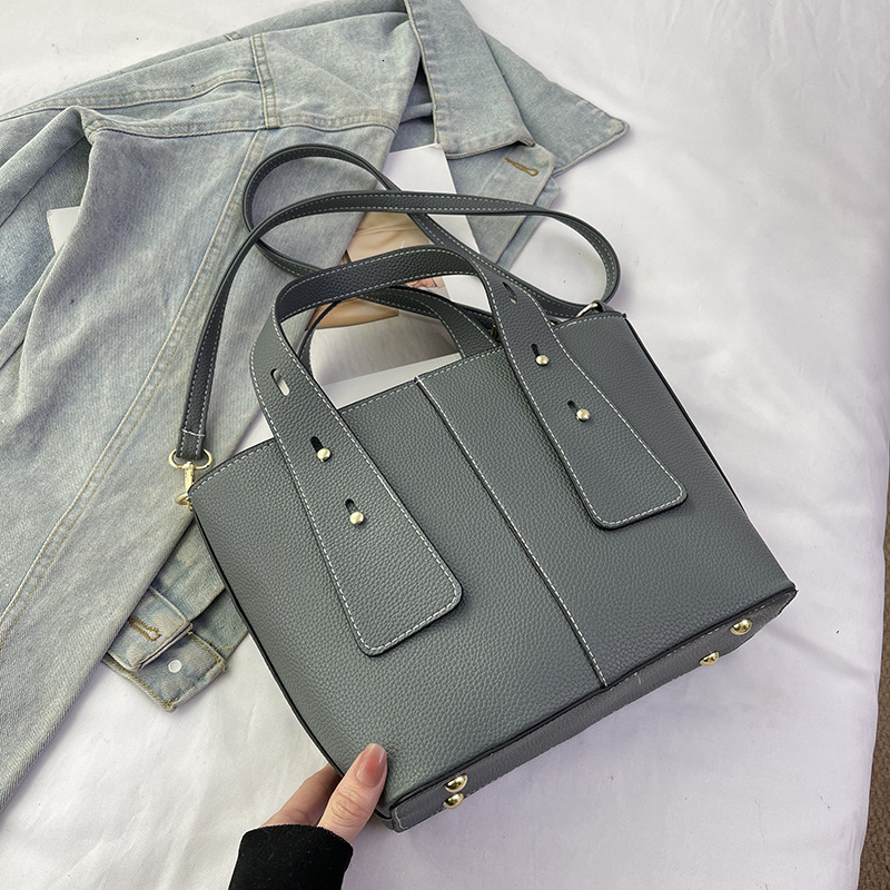 Free Delivery Designer Bag Small Niche Hand For Women 2025 Autumn And Winter Fashion Stylish Diagonal Cross Shoulder Large Capacity Bucket Luxury Bag