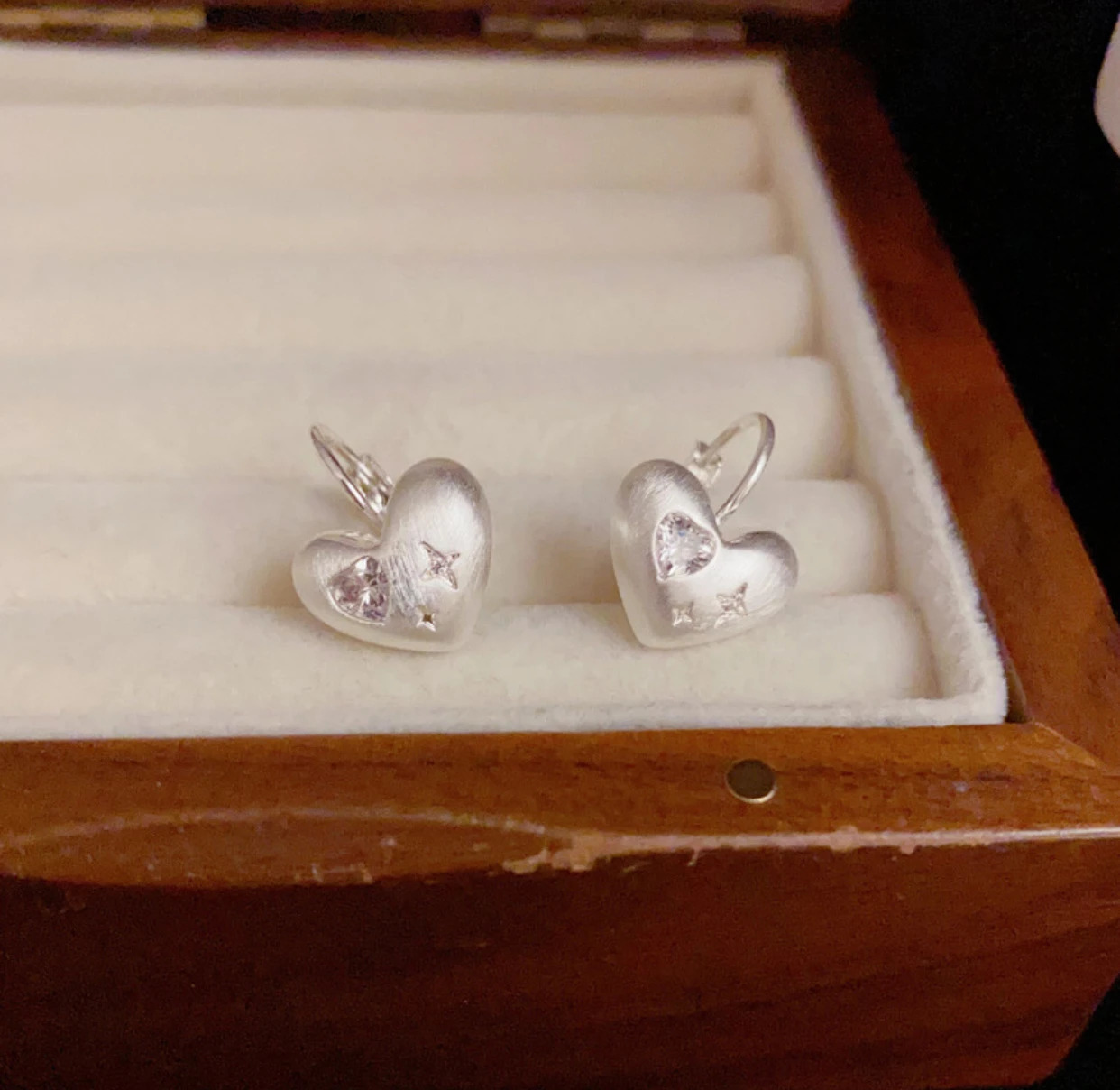 1.6 * 1.1 cm Korean fashion simple metal wire heart ear clip sweet and cool versatile earring 250517