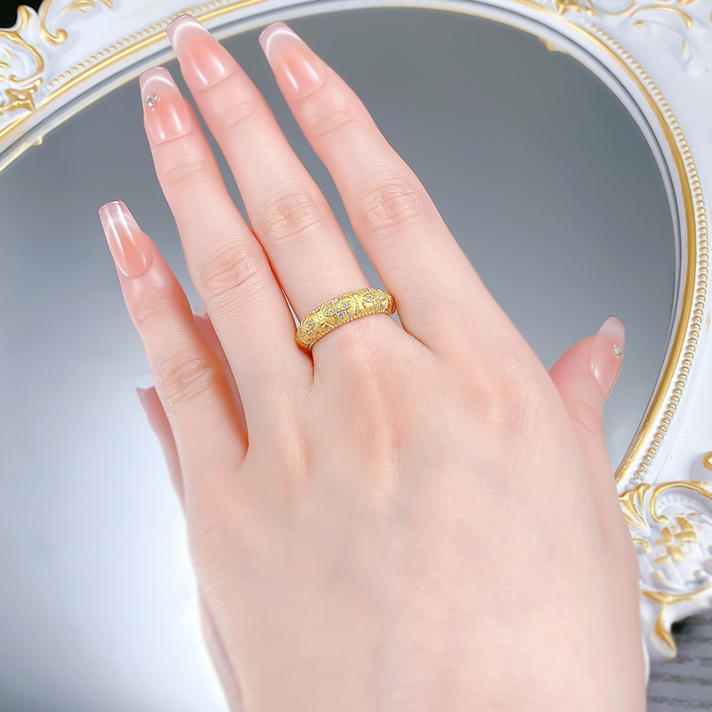 Sophisticated Francophile Charm: Classic Four-Leaved Lucky Ring Crafted from Sparkling Crystals