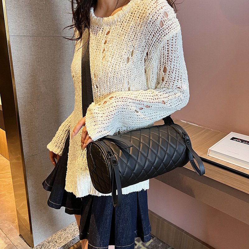 2025 new spring and summer women's small niche design bag summer new diamond mesh single shoulder crossbody cylindrical bag high-end texture desi