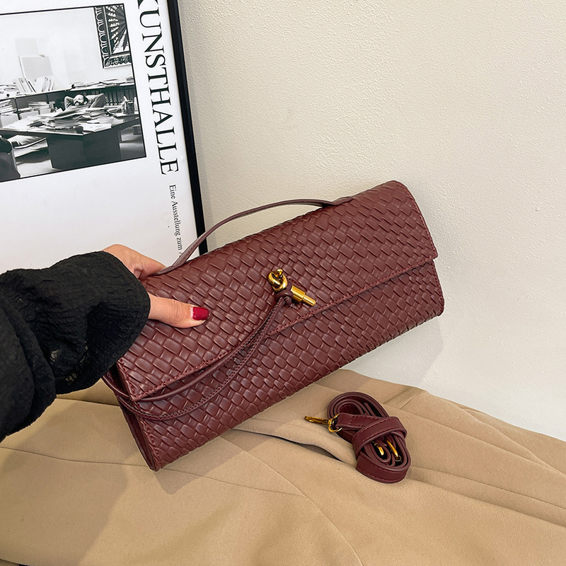 2025 new niche woven single shoulder baguette fashionable horizontal hand-held versatile diagonal cross bag for women