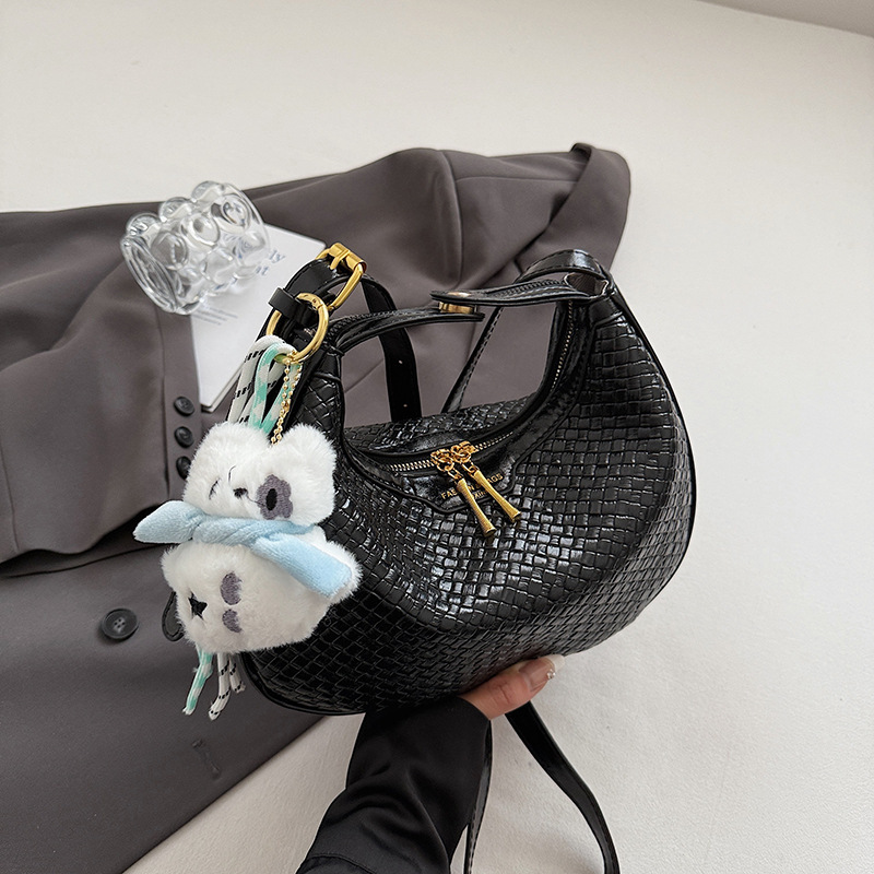 2025 summer new casual texture niche crescent bag stylish and trendy women's single shoulder crossbody bag