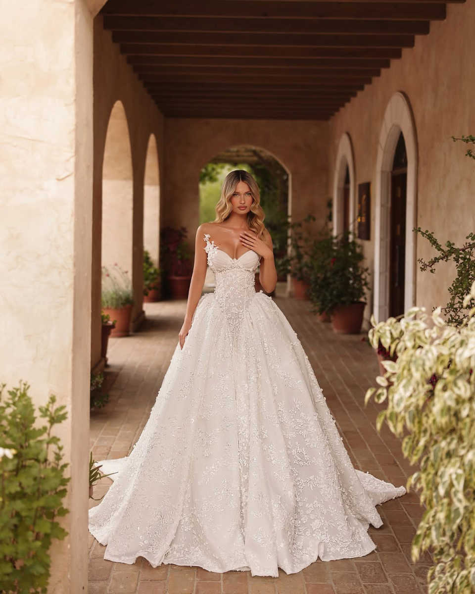 Graceful Ball Gown Wedding Dresses With Full Appliques Strapless Arabic Dubai Bridal Gowns Plus Size Special Occasion Vestidos De Novia Customized