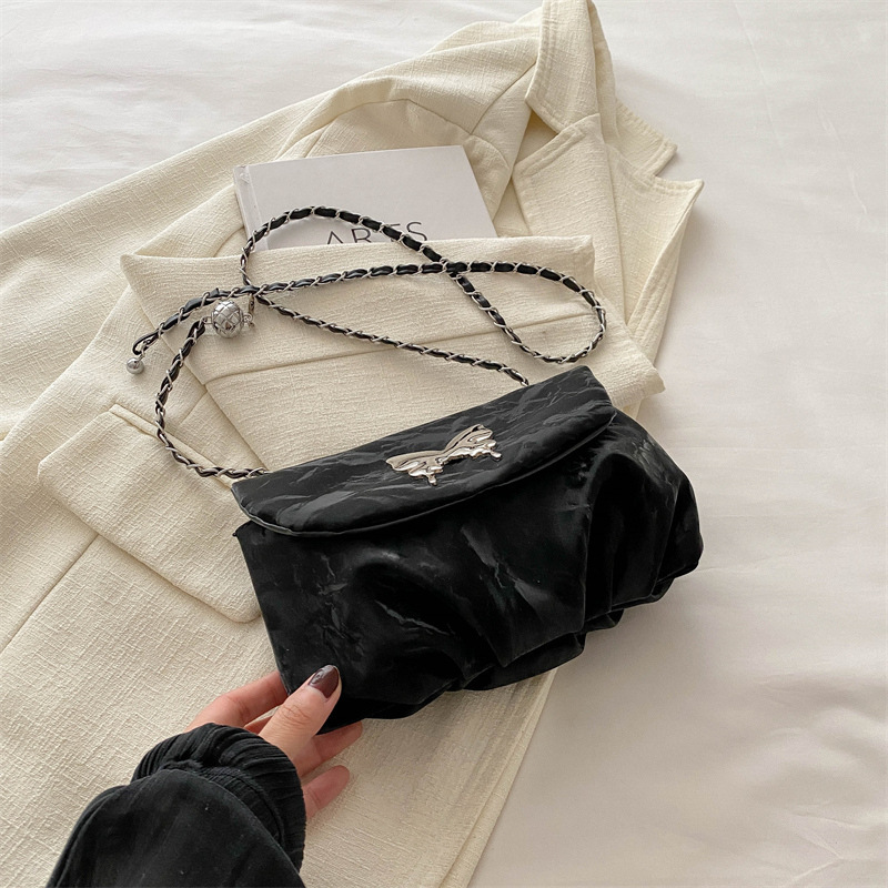 Free Delivery Designer Bag End Niche Versatile Pleated Shoulder Crossbody 2025 Summer New Fashion Butterfly Decoration Chain Saddle 8520