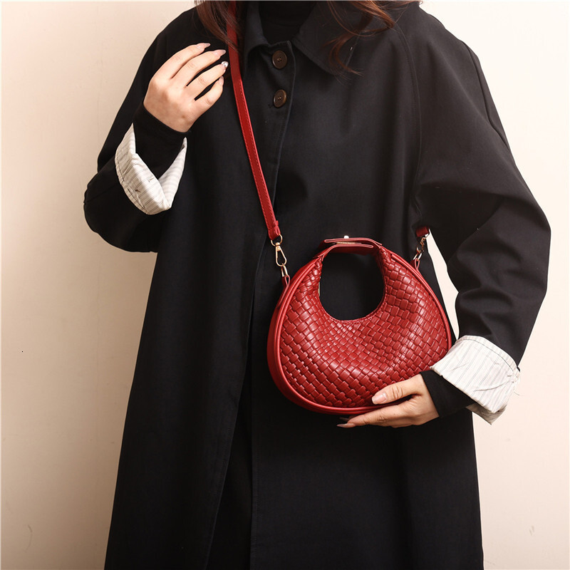 2024 New Fashion Knitted Pattern Single Crescent Simple Solid Color Western Style Handheld Cross Shoulder Women's Bag