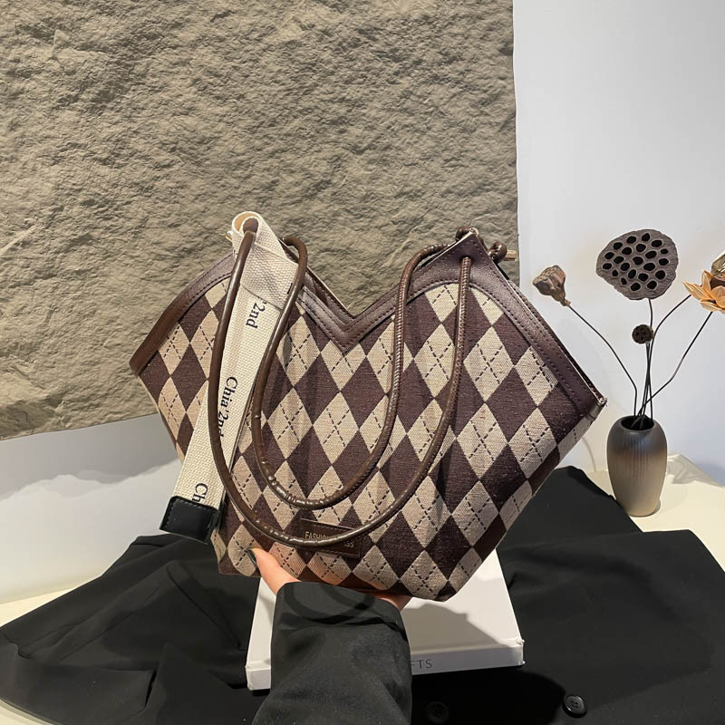 Free Delivery Designer Bag Checkered Shoulder 2025 Winter Trendy And Fashionable Large Capacity Commuter Tote Underarm Bag For Women Luxury Bag