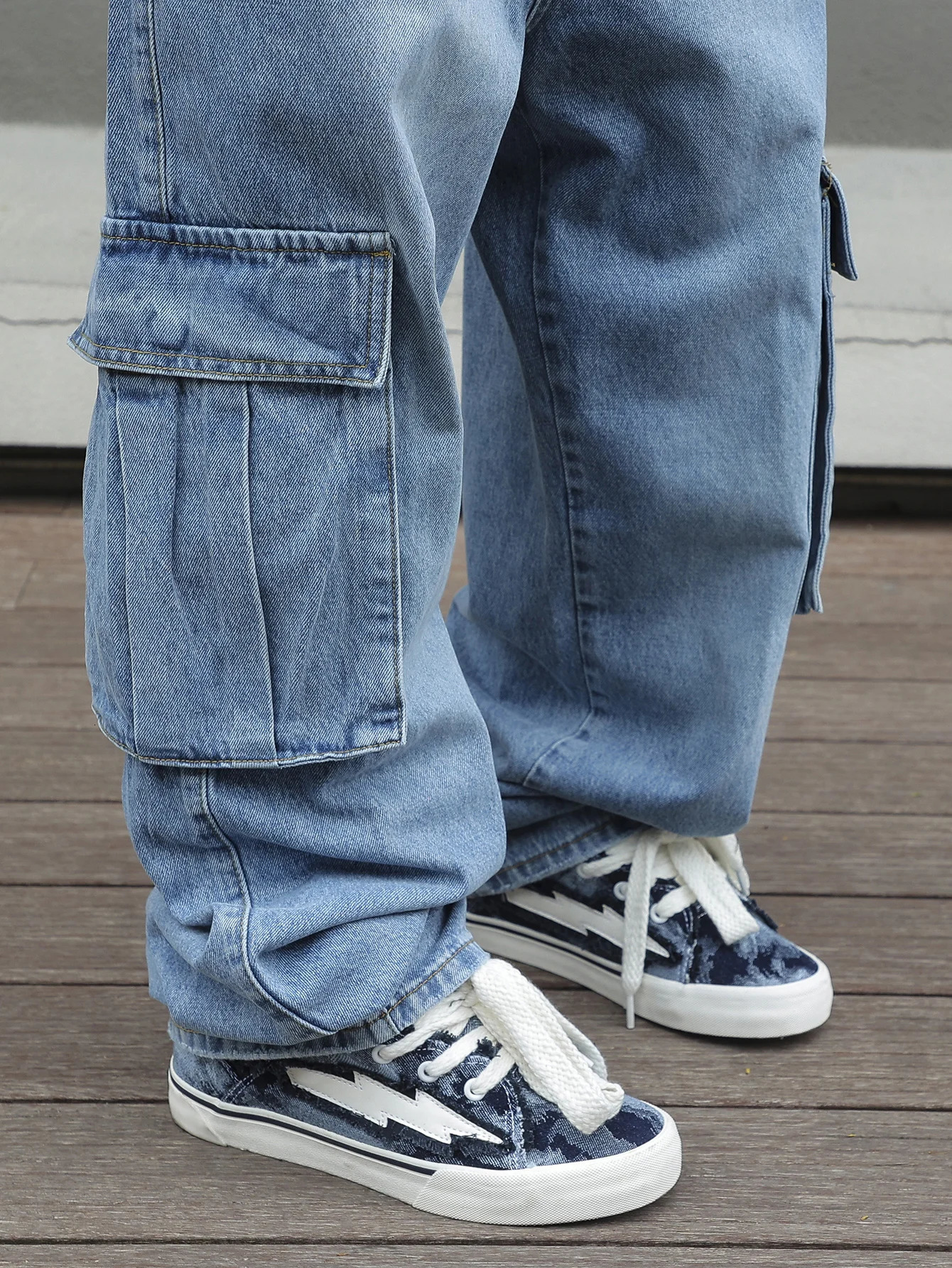 Mens Baggy Cargo Pants Light Blue Washed Denim Multi-Pocket Wide-Leg Jeans Vintage Look Loose Fit Streetwear Style 250517