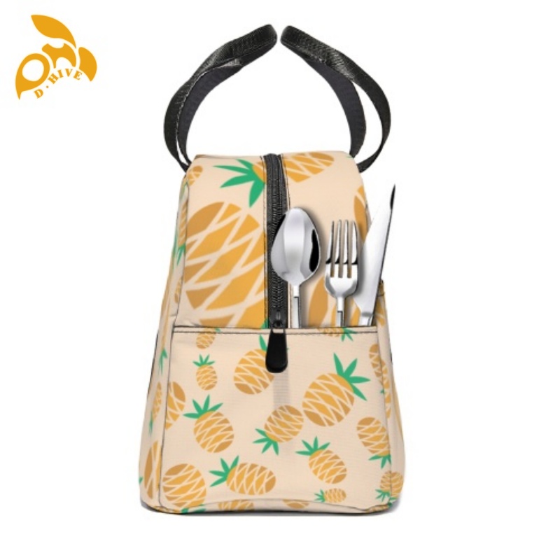 Free provision of lightweight, high-quality hand-held insulated meal bags in beige and black, custom-made for adults by designers.