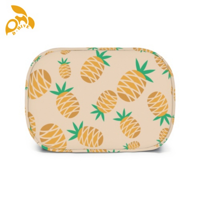 Free provision of lightweight, high-quality hand-held insulated meal bags in beige and black, custom-made for adults by designers.