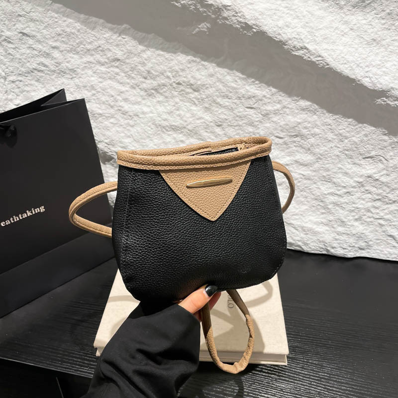 Free Delivery Designer Bag Fashionable Contrasting Color High Mother Child 2025 New Item Niche Single Shoulder Crossbody Simple And Versatile Commutin
