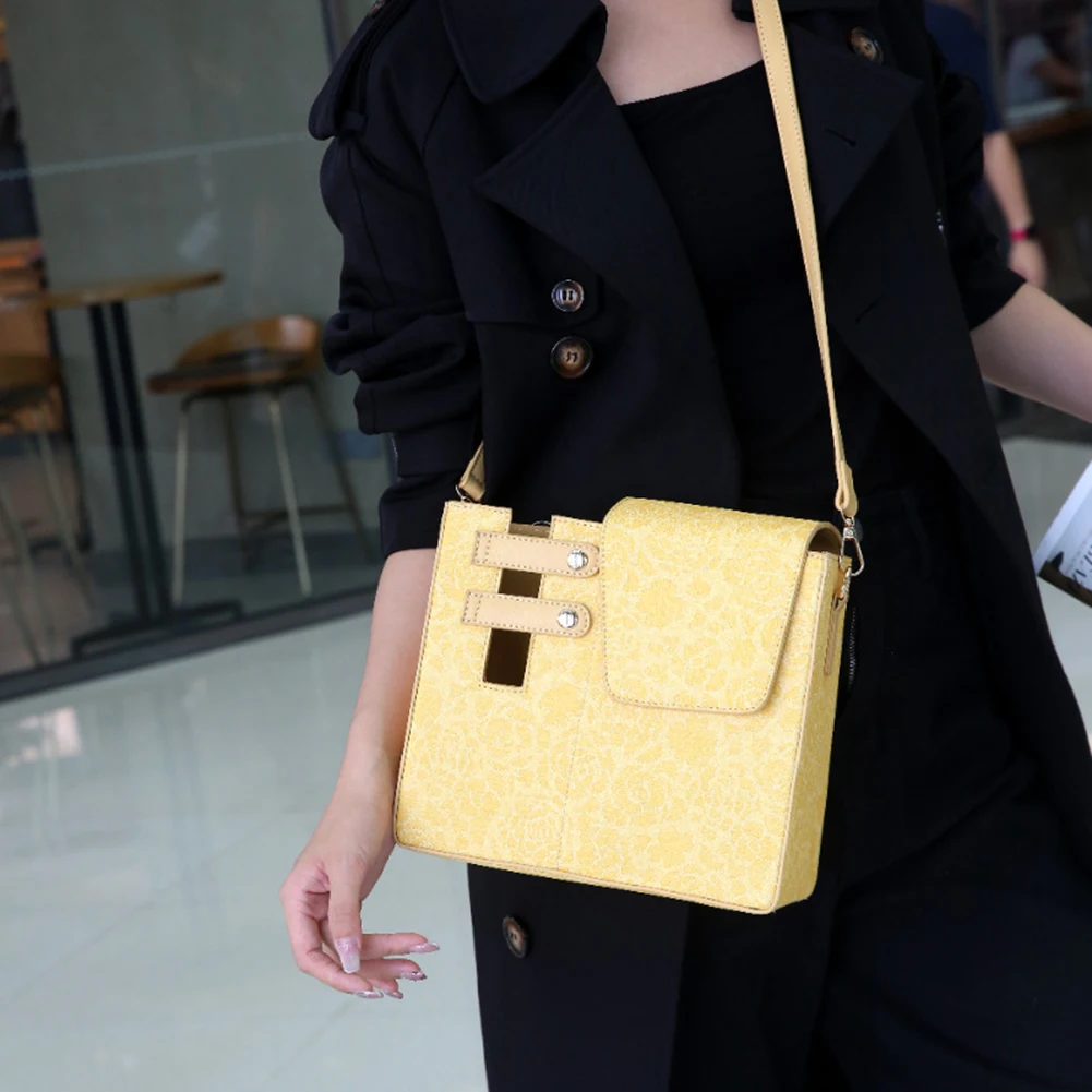 Crossbody Cup Holder Bag for Women Portable Water Bottle Bag PU Leather Adjustable Strap Water Bottle Holder for Work Travel