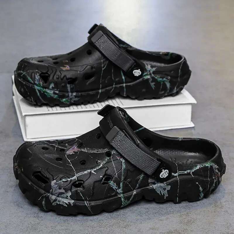 hot free shipping designer Sandals for woman and man 2025 new vintage fashionable beach shoes