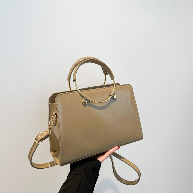 Free Delivery Designer Bag Fashionable Circular Hand Held Square 2025 Autumn And Winter New Women's Trendy Korean Version High End Texture Single
