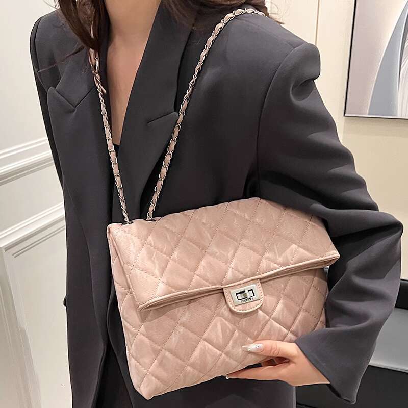 Small niche design diamond grid women's 2024 new high-end texture chain shoulder large capacity commuting bag