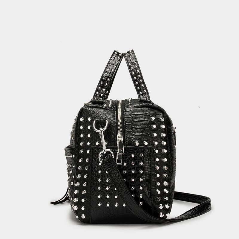 Women's Designer Purses And Handbags Shoulder Bags Vintage Rivet Tote For Women Large Capacity Travel Bag Purse