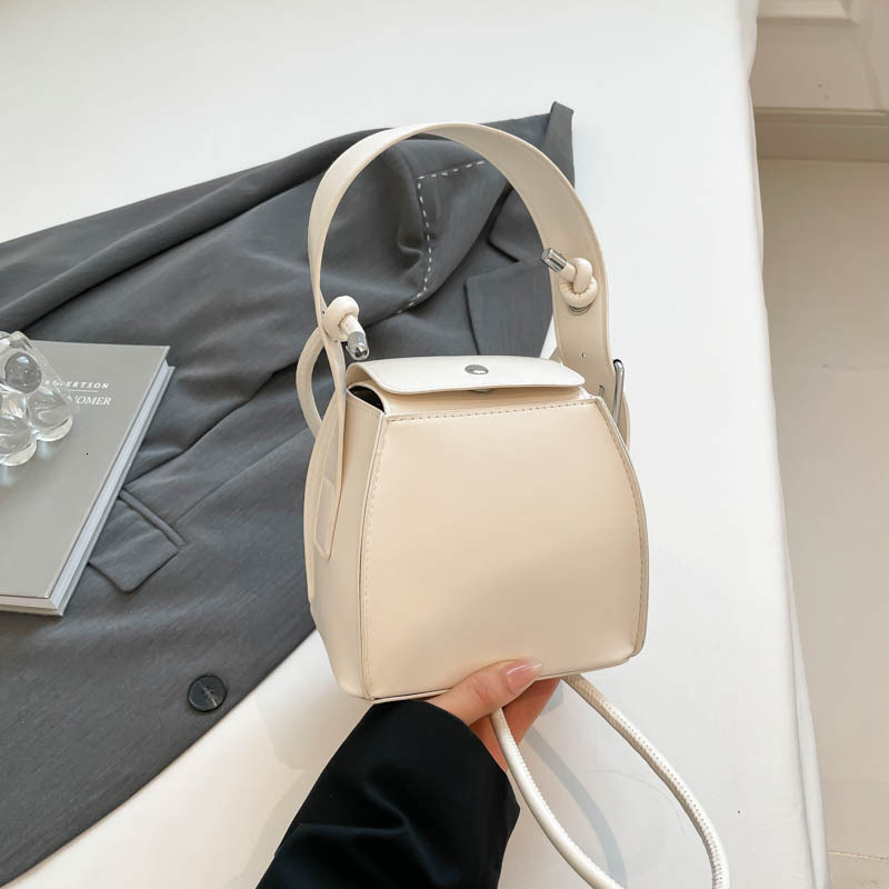 New high-end texture niche women's hand-held small square bag for spring and summer, fashionable and personalized design, single shoulder crossbo