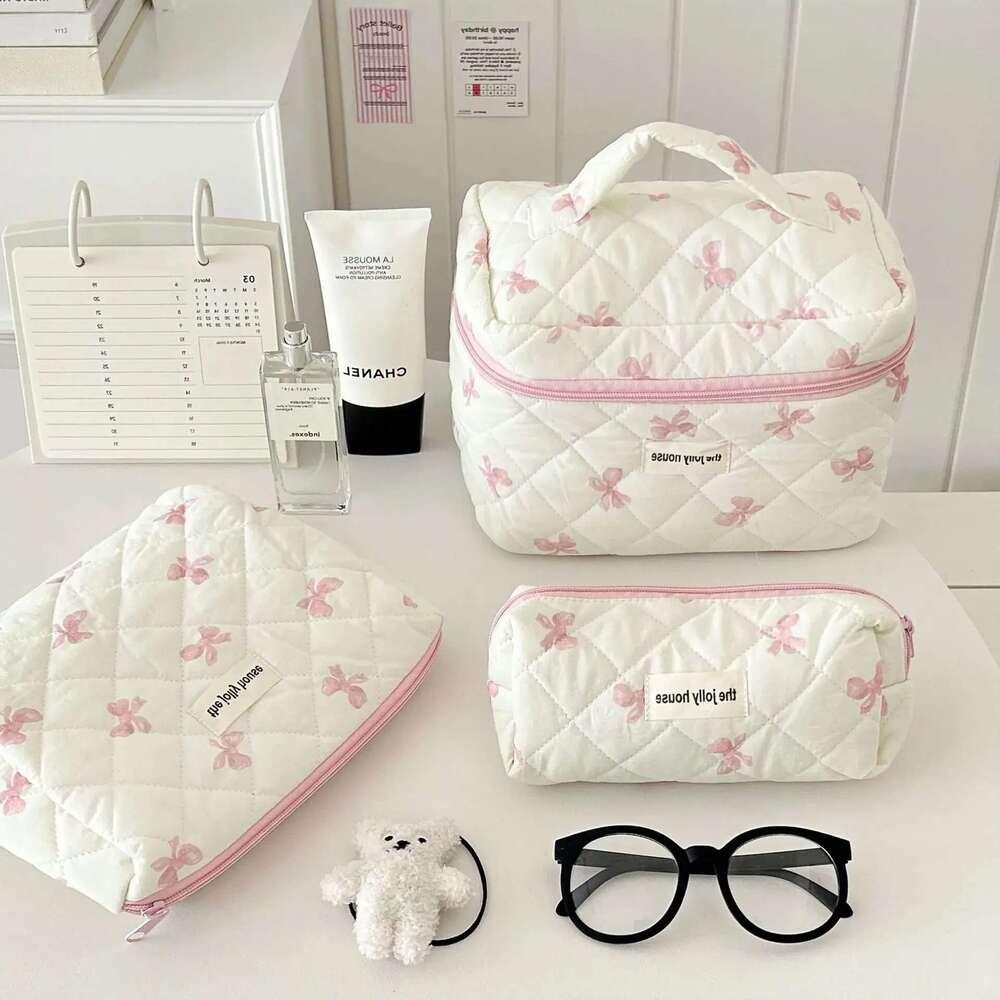 Portable large capacity girl's heart cartoon dot cosmetic storage toiletry bag