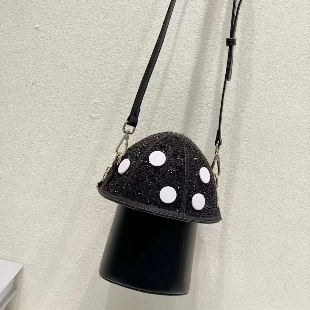 2025 New Trendy Cute Western Style Hot Diamond Mushroom Lightweight And Versatile Outdoor Crossbody Bag