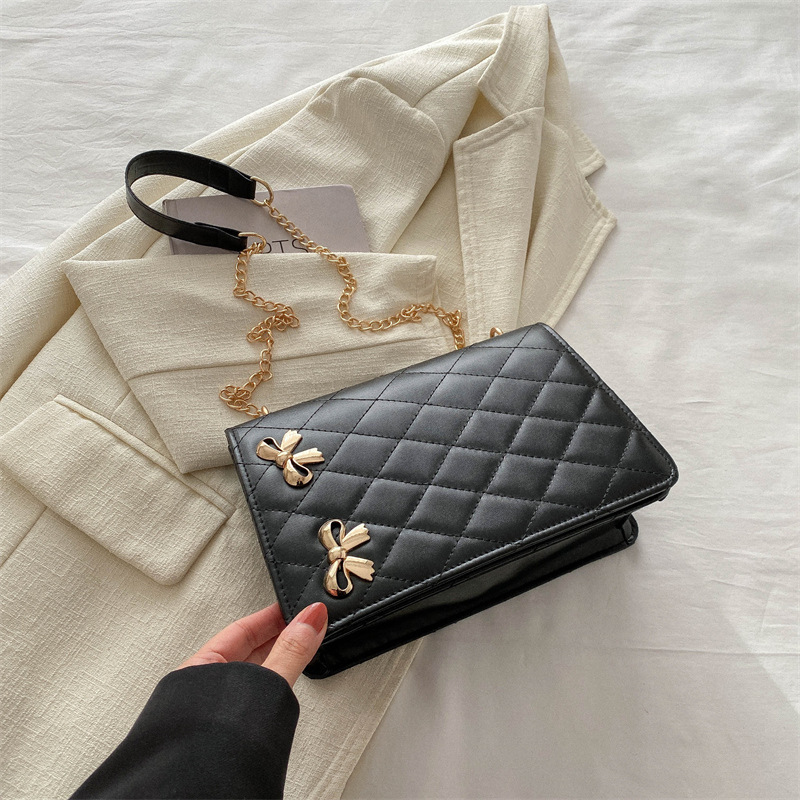 Free Delivery Designer Bag Women's 2025 Spring/summer Western Butterfly Chain Korean Version Fashion Lingge One Shoulder Crossbody Small Square B